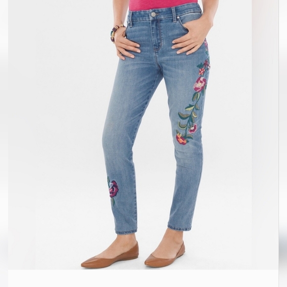 Chico's Girlfriend Slim Leg Ankle Jeans Floral Embroidery Light Wash Sz 2 Tall - Picture 1 of 12